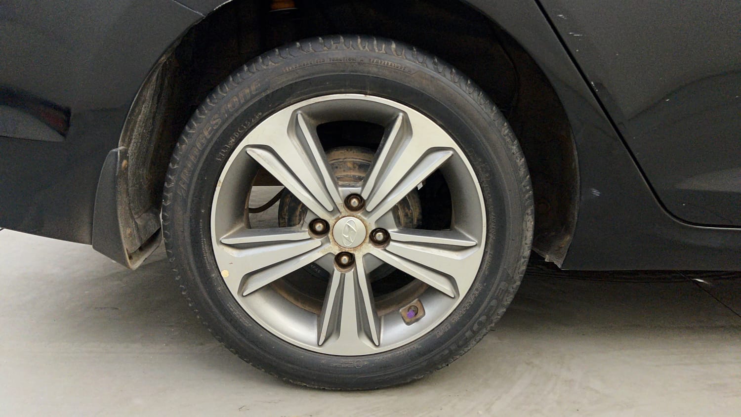 Used 2018 Hyundai Verna SX (O)1.6 VTVT Petrol Manual tyres RIGHT REAR TYRE RIM VIEW