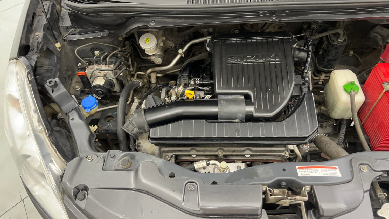 Used 2013 Maruti Suzuki Ritz Zxi BS-IV Petrol Manual engine ENGINE RIGHT SIDE VIEW