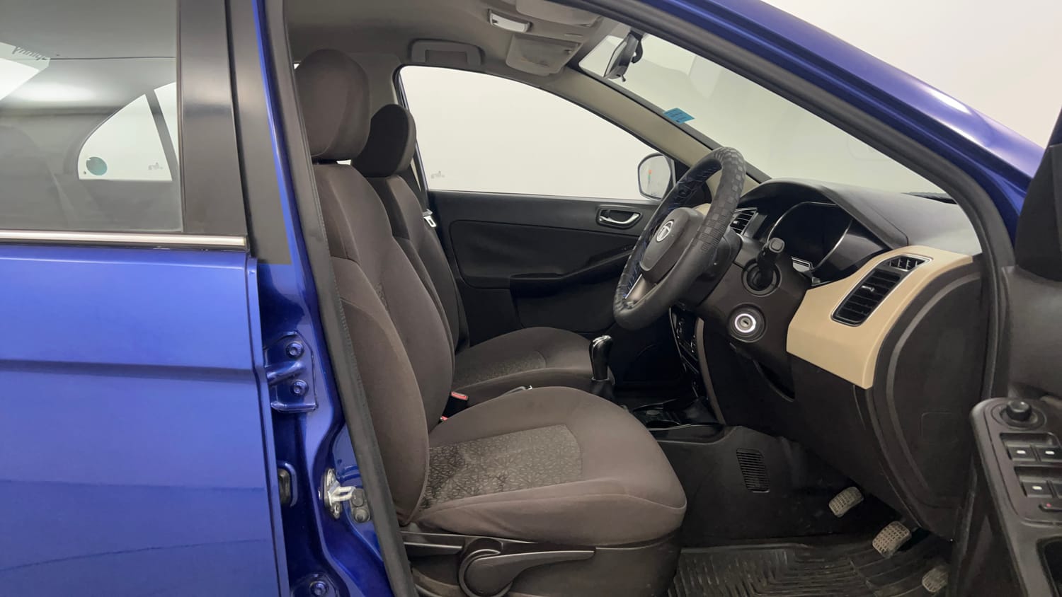 Used 2015 Tata Zest XT Petrol Petrol Manual interior RIGHT SIDE FRONT DOOR CABIN VIEW