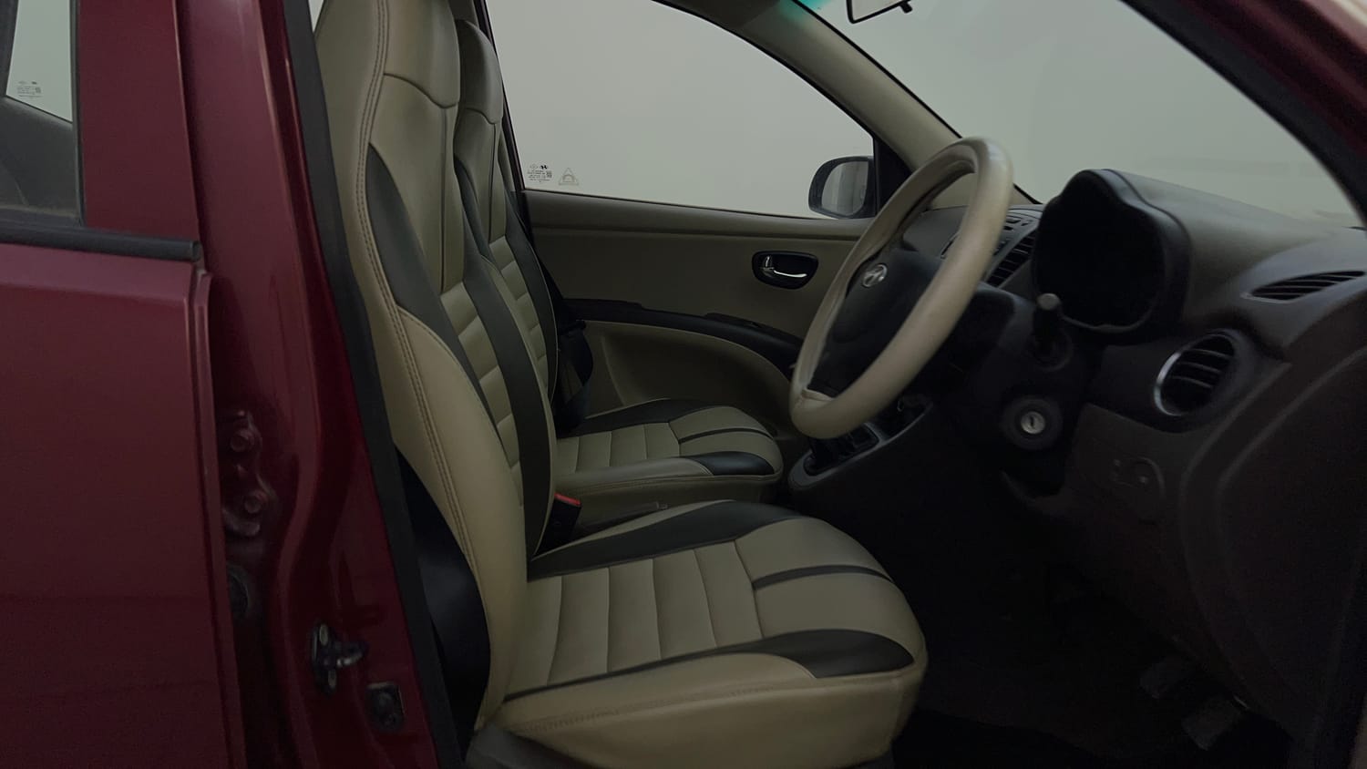 Used 2014 Hyundai i10 Sportz 1.1 iRDE2 Petrol Manual interior RIGHT SIDE FRONT DOOR CABIN VIEW