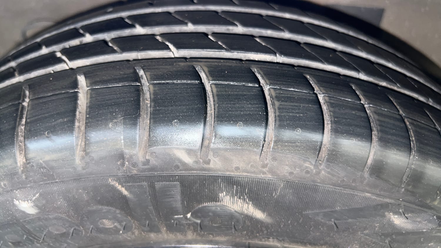 Used 2016 Hyundai Grand i10 Sportz 1.2 Kappa VTVT Petrol Manual tyres RIGHT REAR TYRE TREAD VIEW