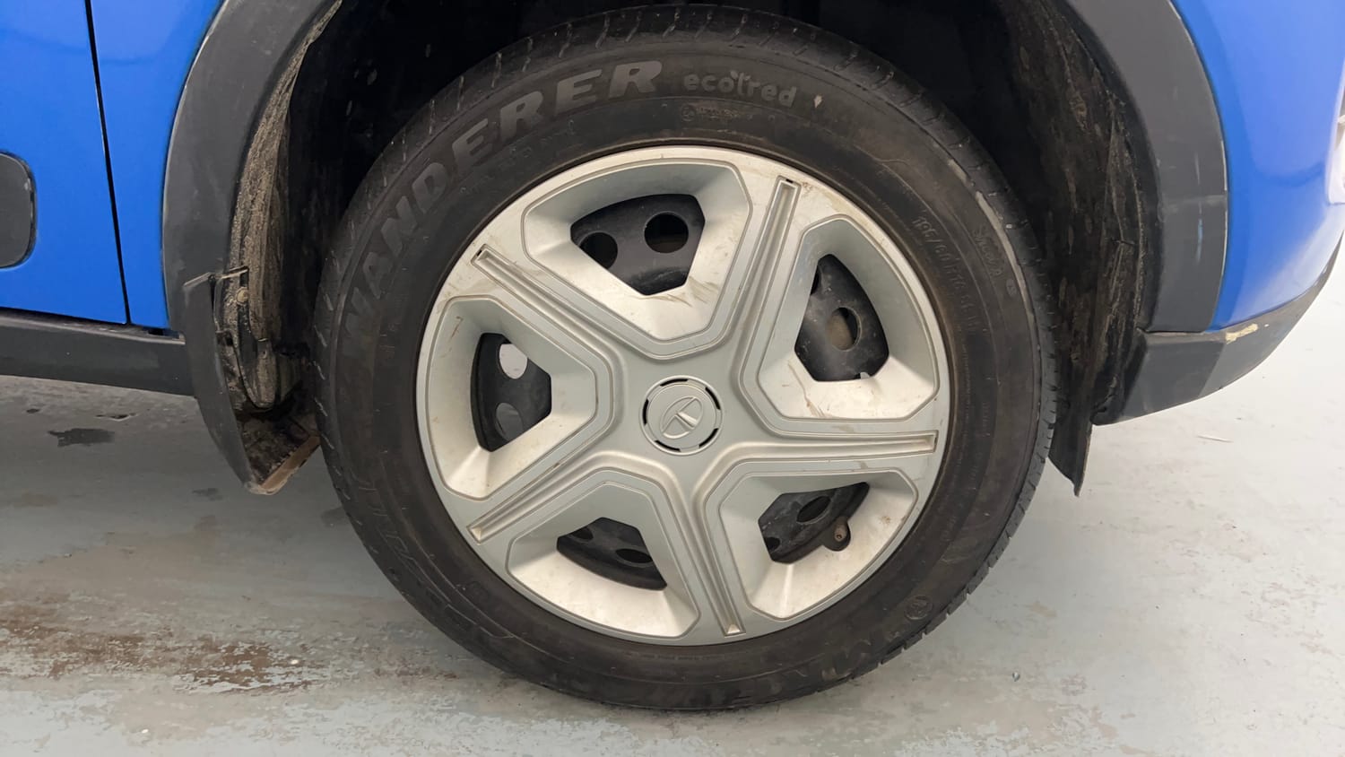 Used 2020 Tata Nexon XM (S) Petrol Manual tyres RIGHT FRONT TYRE RIM VIEW