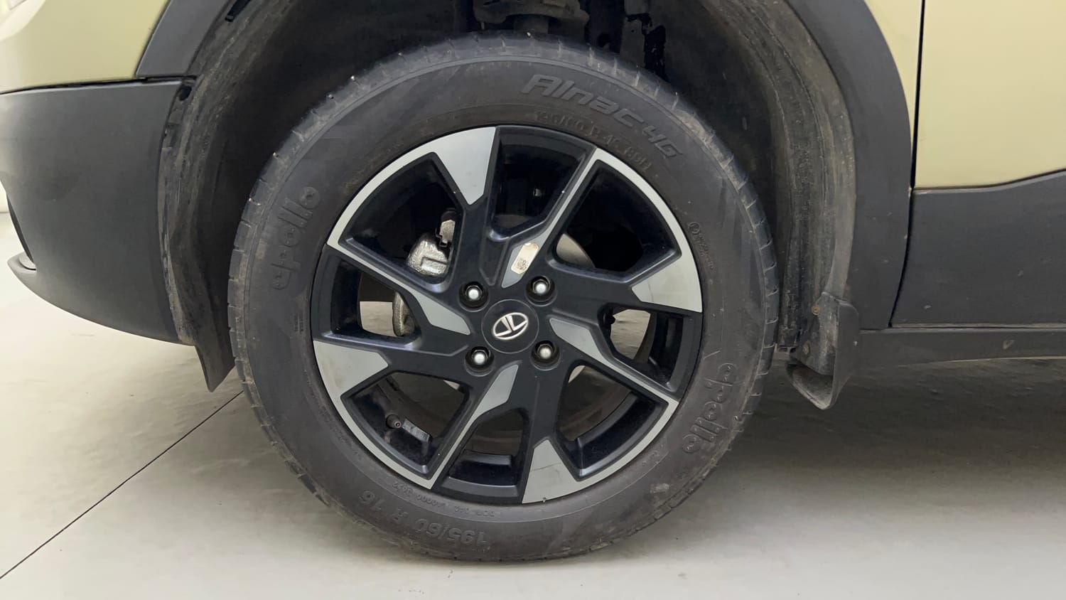 Used 2022 Tata Punch Kaziranga Creative AMT Petrol Automatic tyres LEFT FRONT TYRE RIM VIEW