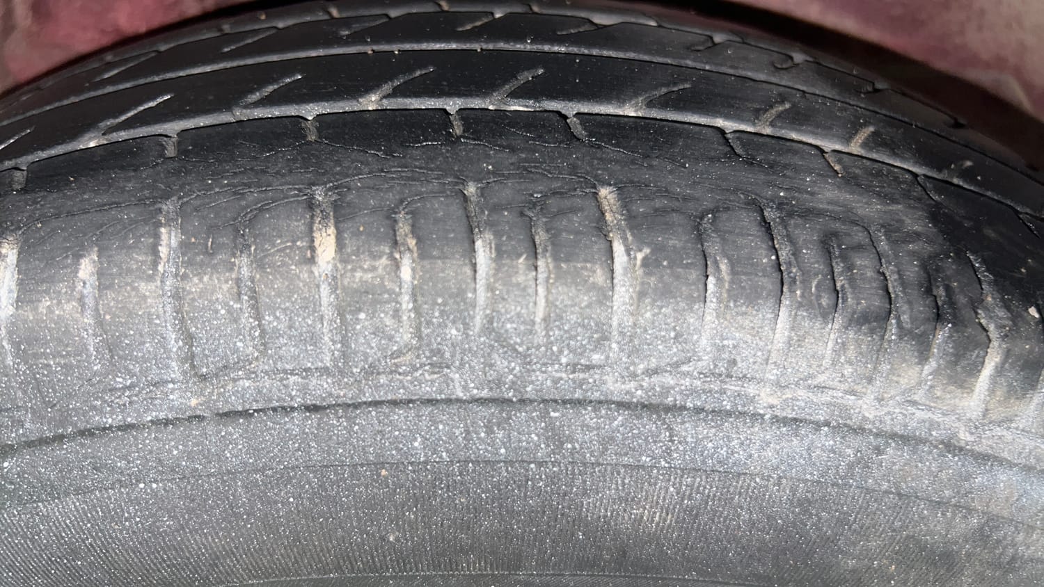 Used 2014 Hyundai i10 Sportz 1.1 iRDE2 Petrol Manual tyres LEFT REAR TYRE TREAD VIEW