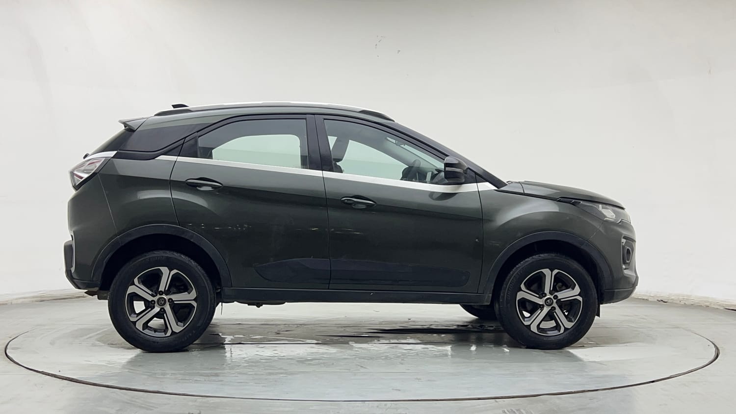 Used 2021 Tata Nexon XZ Plus Petrol Manual exterior RIGHT SIDE VIEW