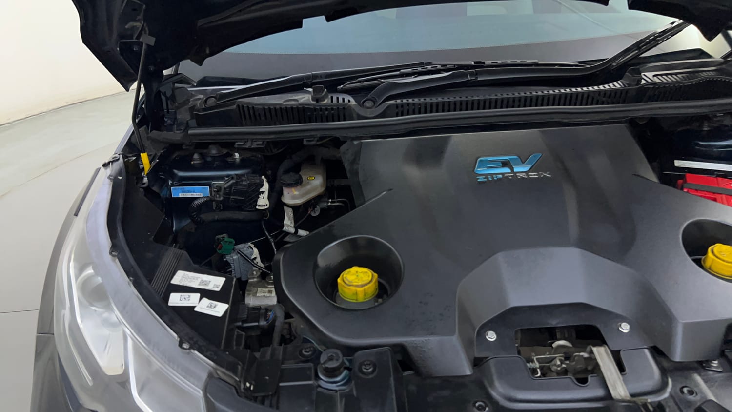 Used 2023 Tata Nexon EV XZ Plus LUX Electric Automatic engine ENGINE RIGHT SIDE HINGE & APRON VIEW