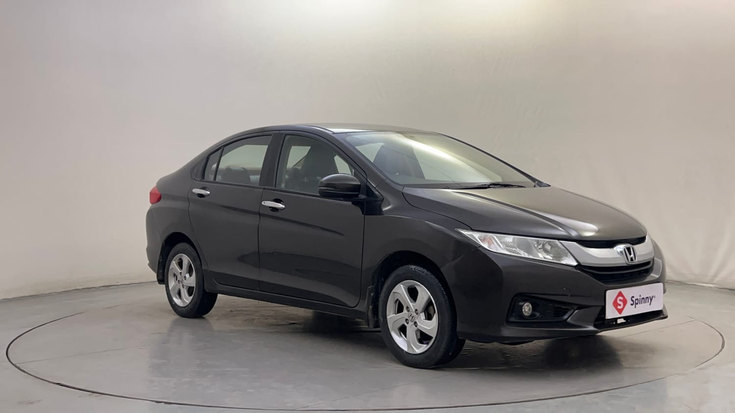 Used 2016 Honda City V Petrol Manual exterior RIGHT FRONT CORNER VIEW