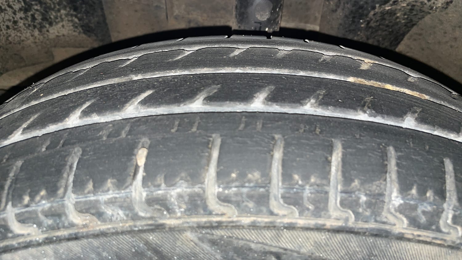 Used 2017 Renault Kwid 1.0 RXT AMT Petrol Automatic tyres LEFT FRONT TYRE TREAD VIEW