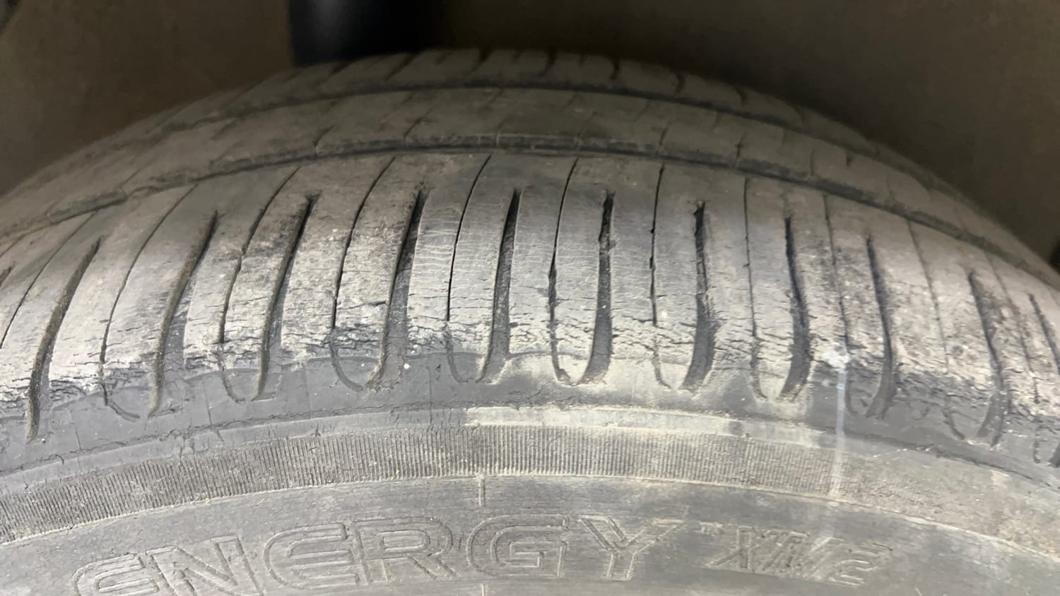 Used 2013 Maruti Suzuki Ritz Zxi BS-IV Petrol Manual tyres RIGHT REAR TYRE TREAD VIEW