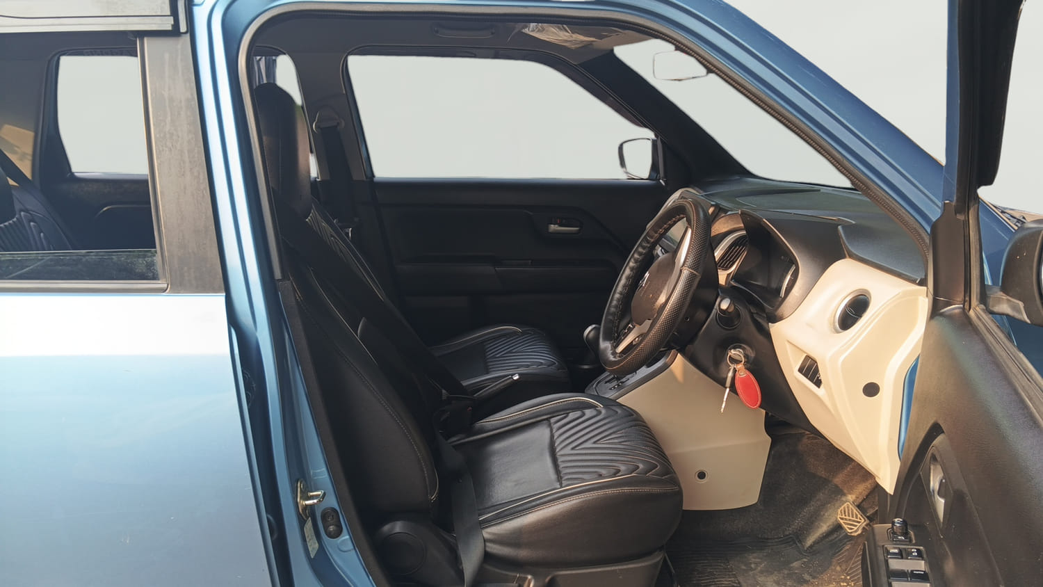Used 2019 Maruti Suzuki Wagon R ZXi 1.2 AMT Petrol Automatic interior RIGHT SIDE FRONT DOOR CABIN VIEW