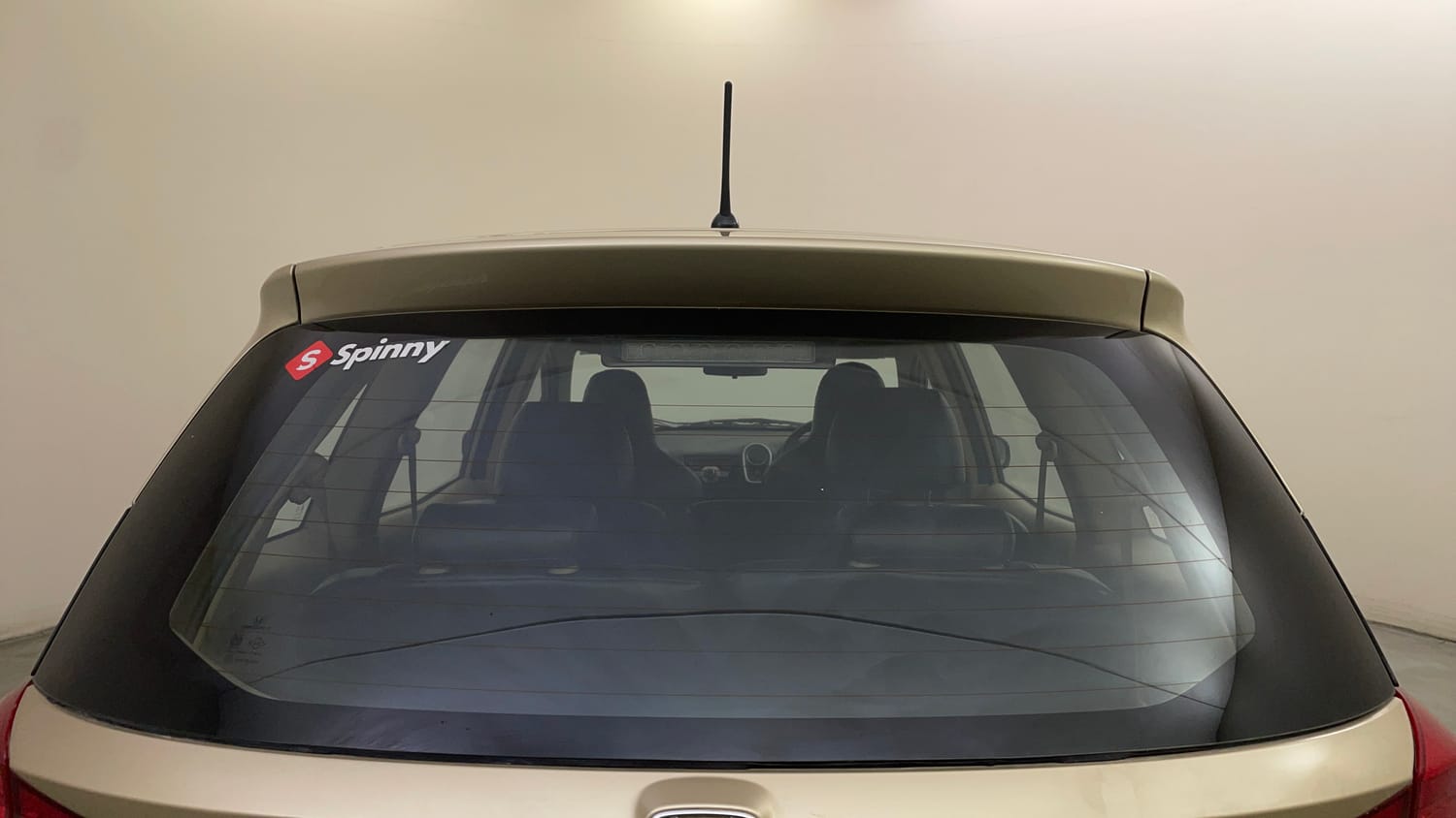 Used 2015 Honda Mobilio S Petrol Petrol Manual exterior BACK WINDSHIELD VIEW