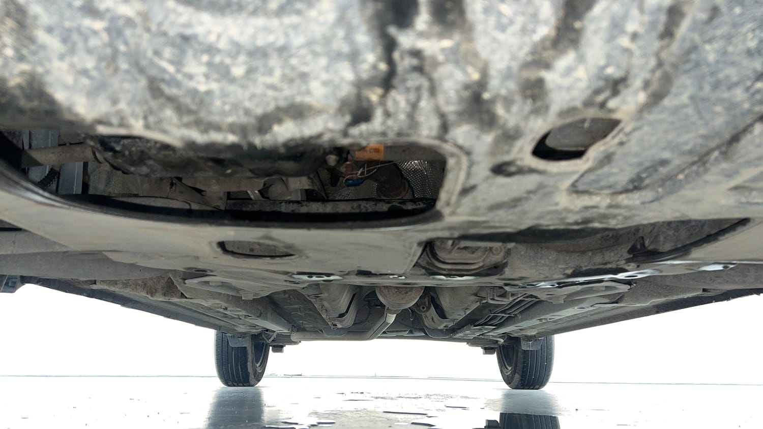 Used 2023 Hyundai Venue S (O) 1.2 Petrol Petrol Manual extra FRONT LEFT UNDERBODY VIEW