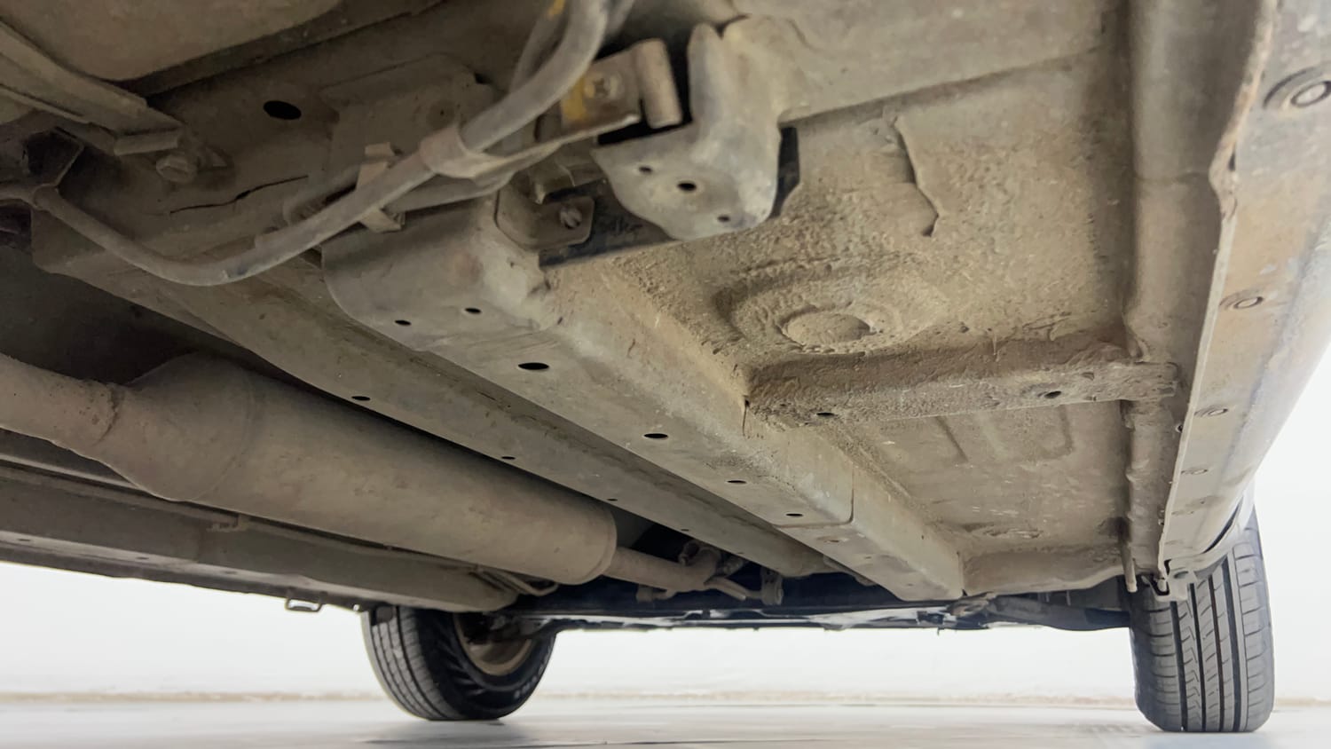 Used 2013 Maruti Suzuki Ritz Zxi BS-IV Petrol Manual extra REAR RIGHT UNDERBODY VIEW