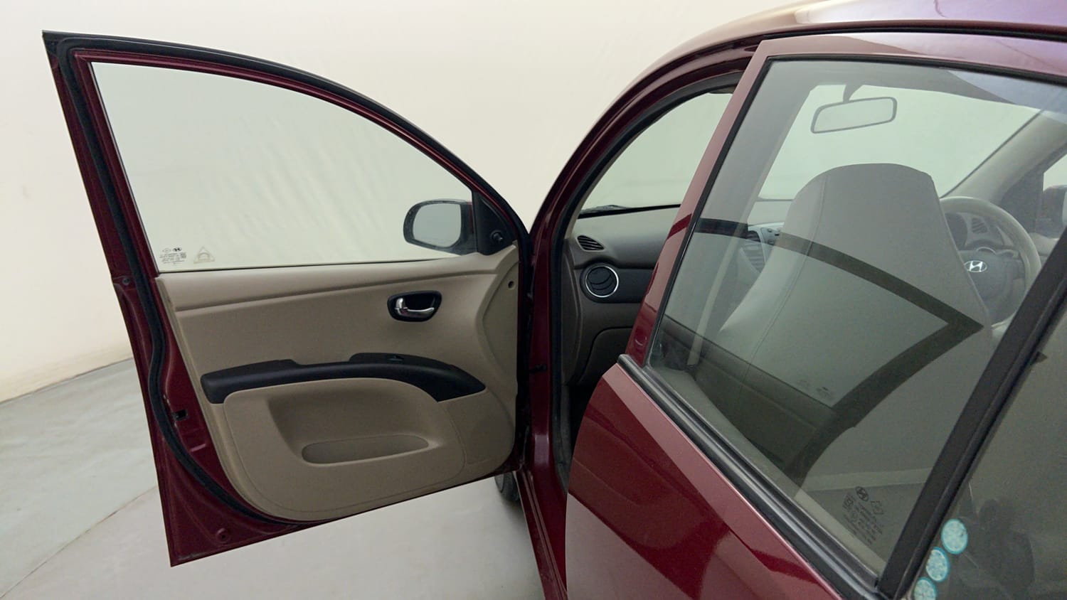 Used 2014 Hyundai i10 Sportz 1.1 iRDE2 Petrol Manual interior LEFT FRONT DOOR OPEN VIEW