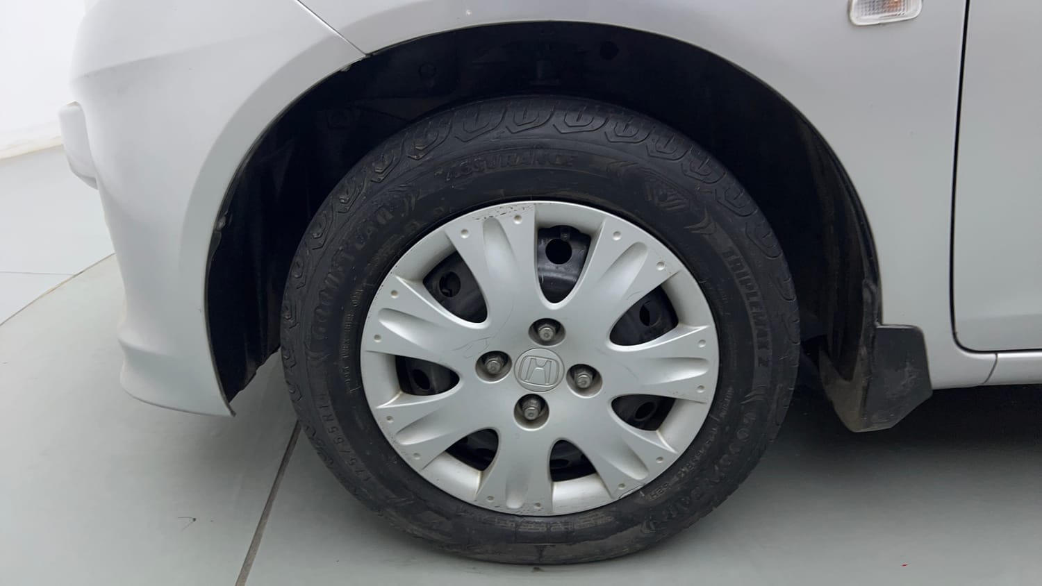 Used 2015 Honda Amaze 1.2 S i-VTEC Petrol Manual tyres LEFT FRONT TYRE RIM VIEW