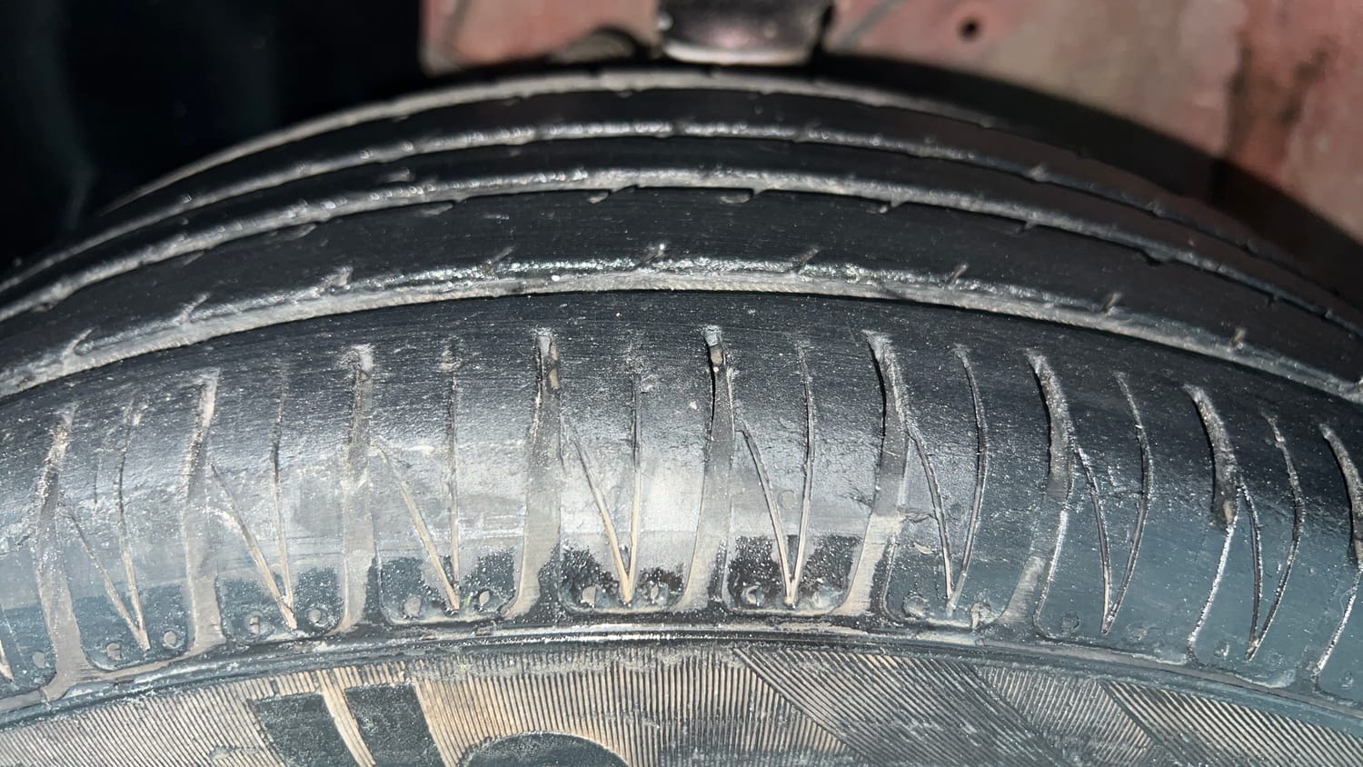 Used 2017 Maruti Suzuki Ignis Zeta 1.2 AMT Petrol Automatic tyres LEFT FRONT TYRE TREAD VIEW