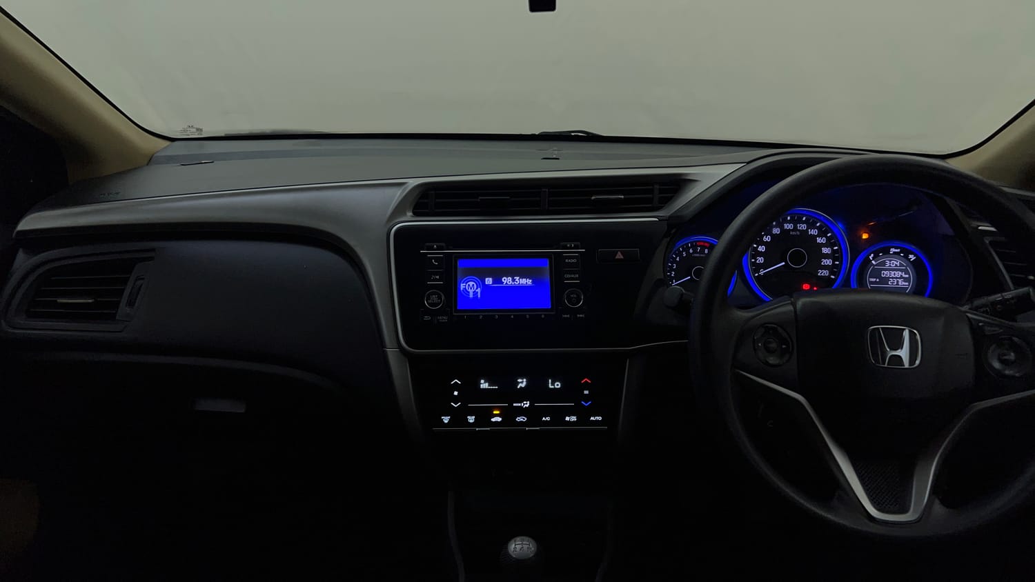 Used 2016 Honda City V Petrol Manual interior MUSIC SYSTEM & AC CONTROL VIEW