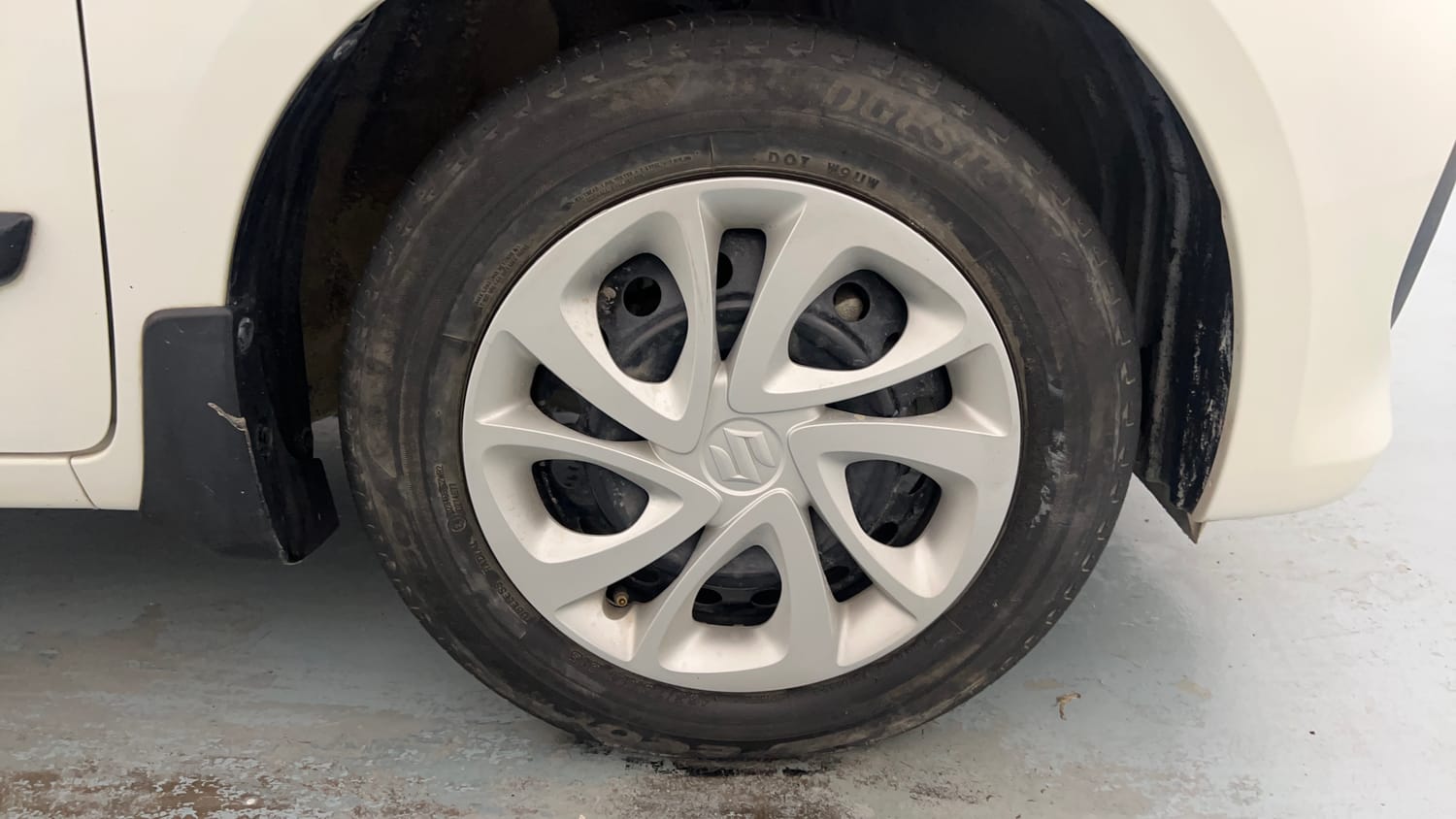 Used 2024 Maruti Suzuki Celerio ZXi Petrol Manual tyres RIGHT FRONT TYRE RIM VIEW