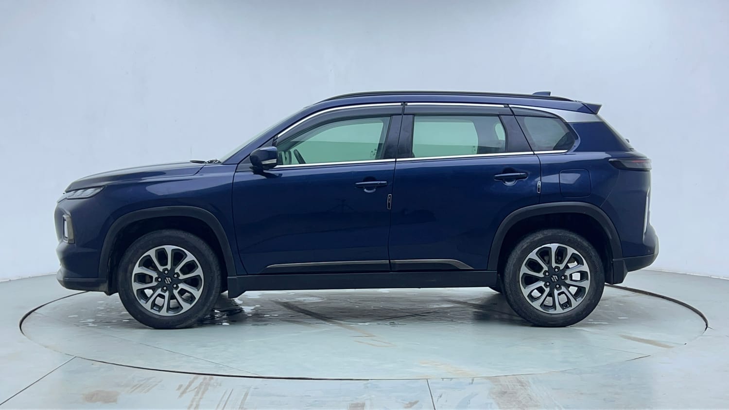 Used 2023 Maruti Suzuki Grand Vitara Alpha Smart Hybrid Petrol Manual exterior LEFT SIDE VIEW