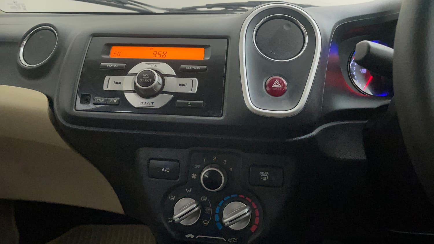 Used 2015 Honda Mobilio S Petrol Petrol Manual top_features Integrated (in-dash) music system