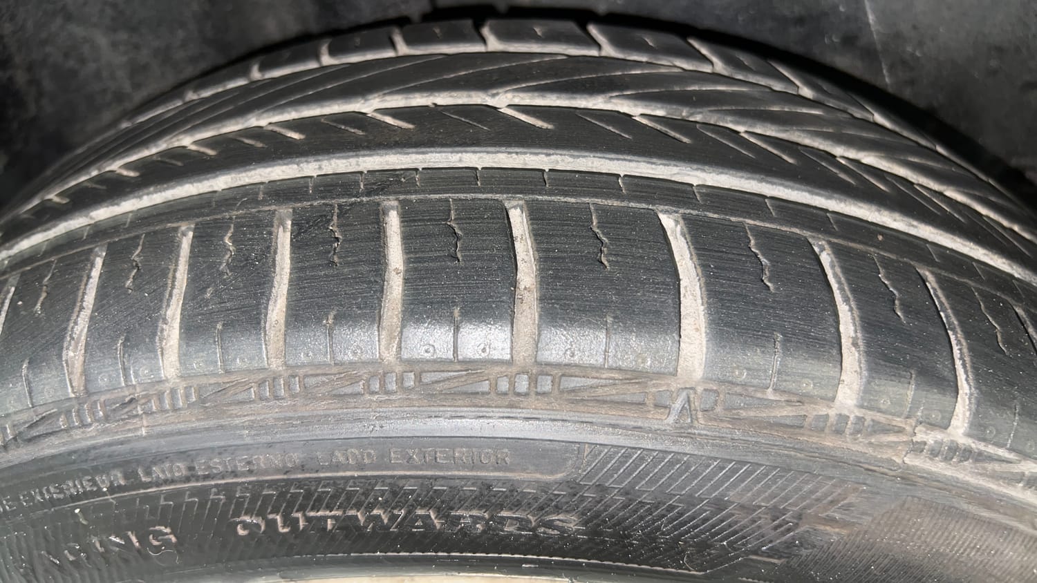 Used 2016 Volkswagen Polo Highline1.2L (P) Petrol Manual tyres RIGHT REAR TYRE TREAD VIEW