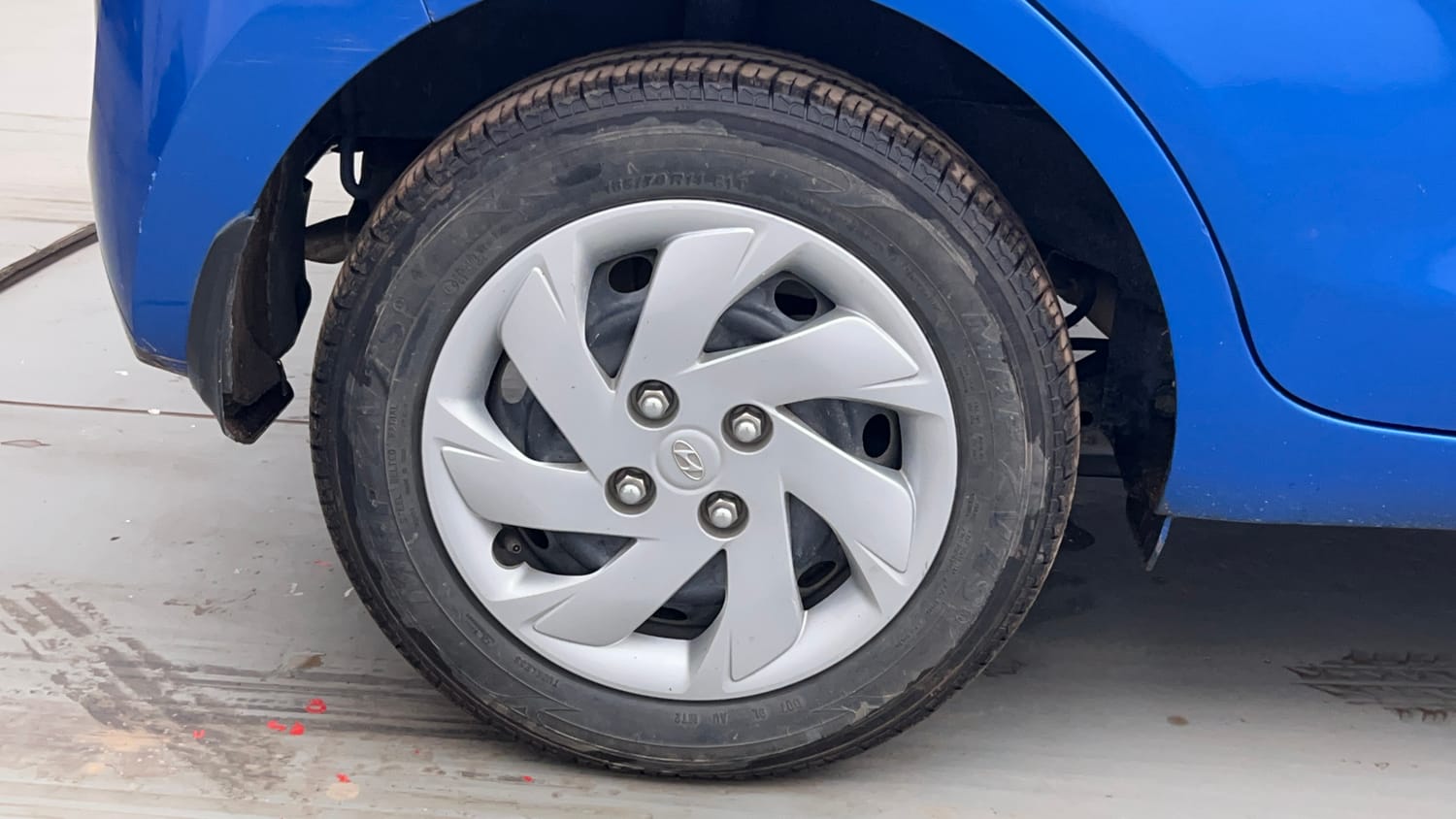 Used 2019 Hyundai Santro Sportz Petrol Manual tyres RIGHT REAR TYRE RIM VIEW