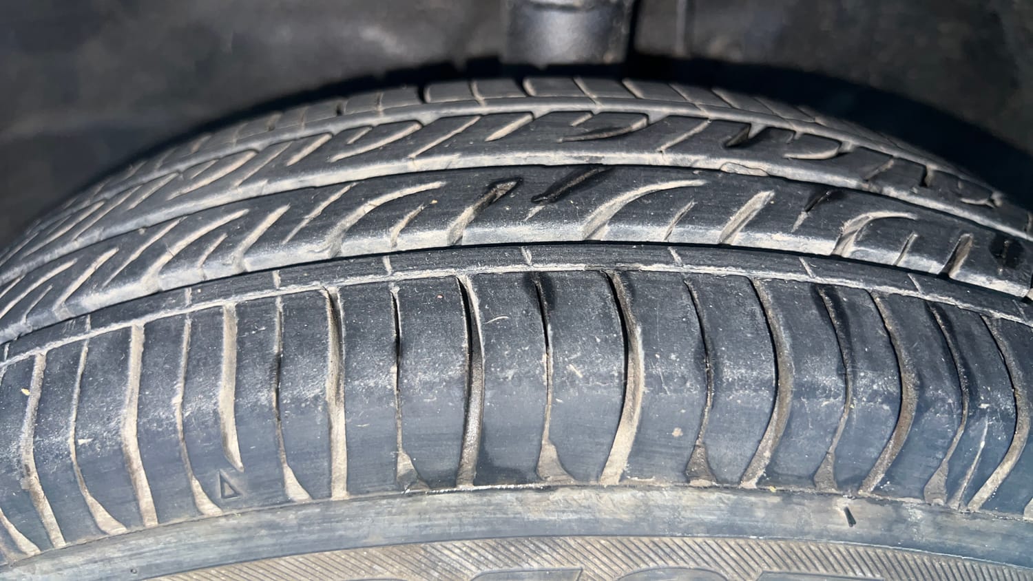 Used 2014 Maruti Suzuki Wagon R LXI Petrol Manual tyres LEFT FRONT TYRE TREAD VIEW