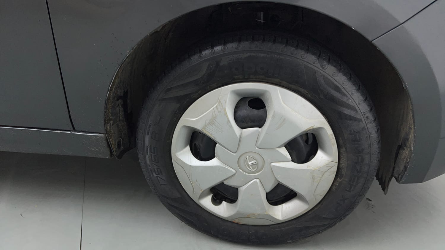 Used 2022 Tata Tiago XT Petrol Manual tyres RIGHT FRONT TYRE RIM VIEW