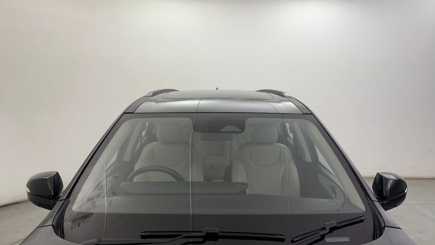 Used 2024 Mahindra XUV700 AX7 Luxury Pack Diesel MT 7 STR Diesel Manual exterior FRONT WINDSHIELD VIEW