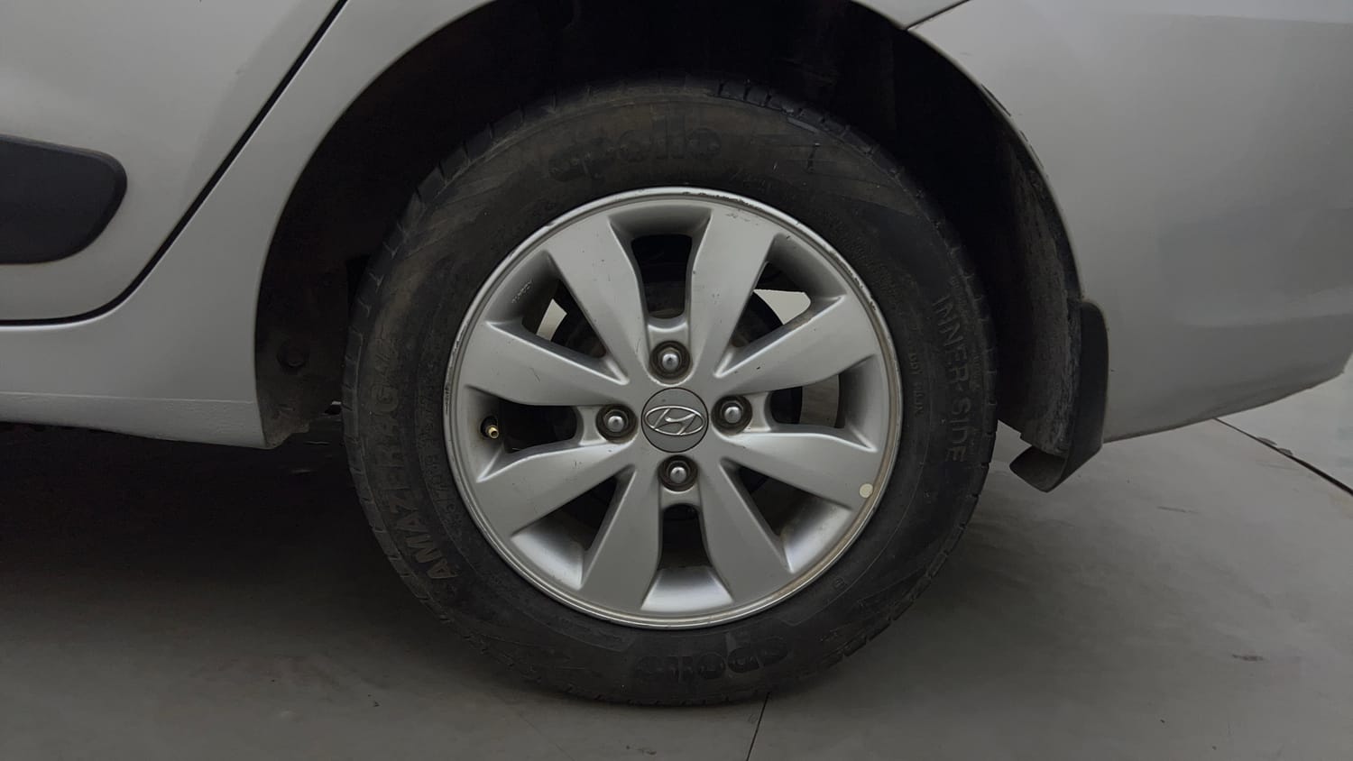 Used 2014 Hyundai Xcent SX AT 1.2 (O) Petrol Automatic tyres LEFT REAR TYRE RIM VIEW