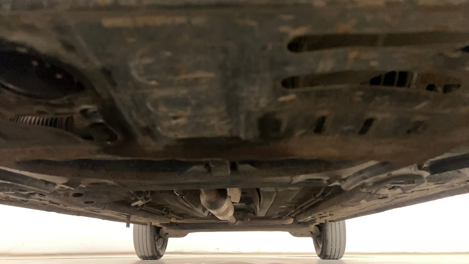 Used 2024 Renault Triber RXZ Petrol Manual extra FRONT LEFT UNDERBODY VIEW