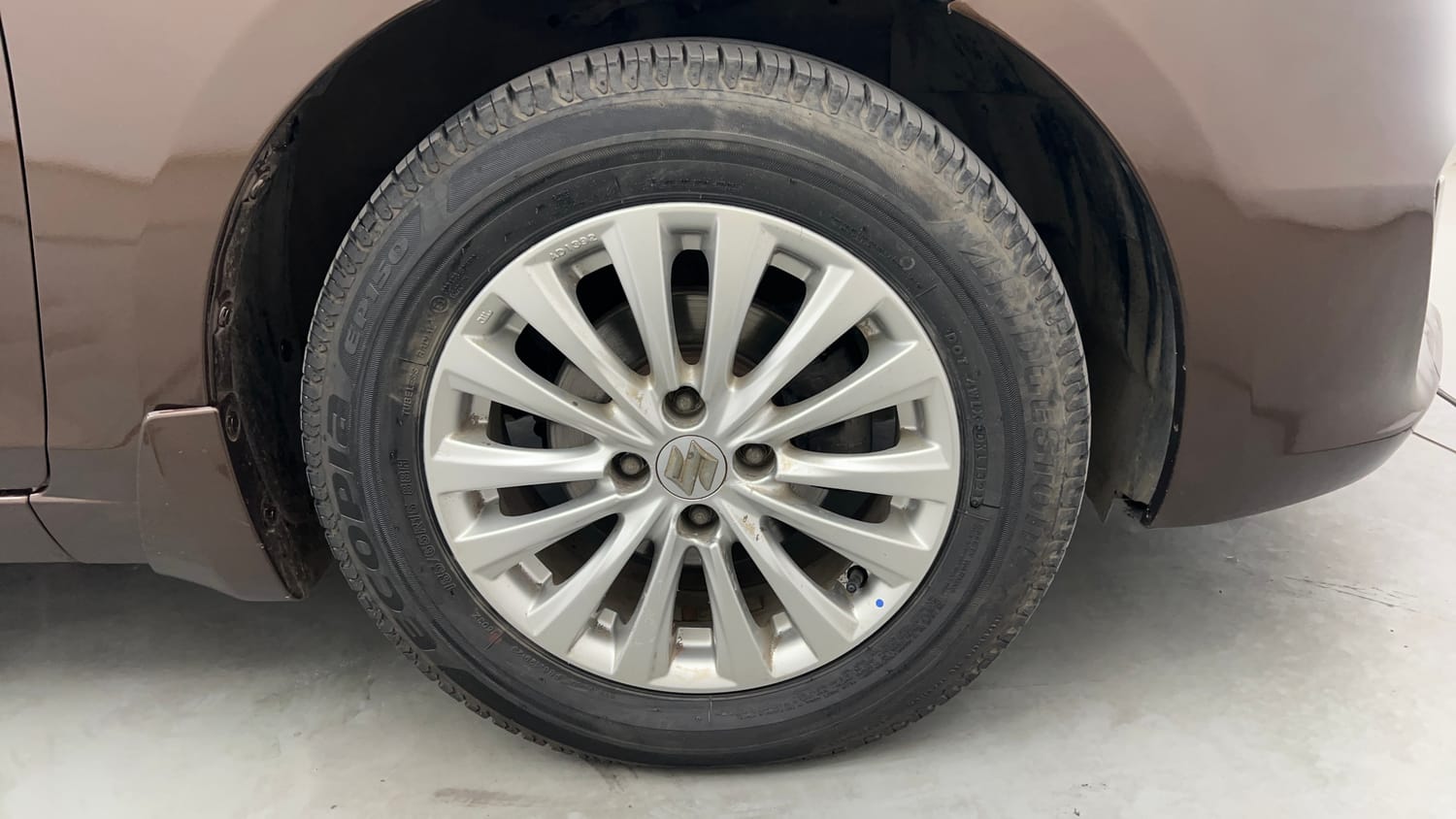 Used 2015 Maruti Suzuki Ciaz ZXi  AT Petrol Automatic tyres RIGHT FRONT TYRE RIM VIEW