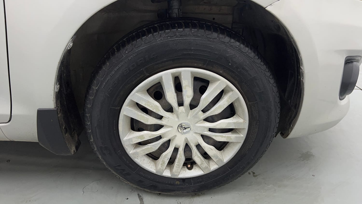 Used 2013 Maruti Suzuki Swift Dzire VXI Petrol Manual tyres RIGHT FRONT TYRE RIM VIEW