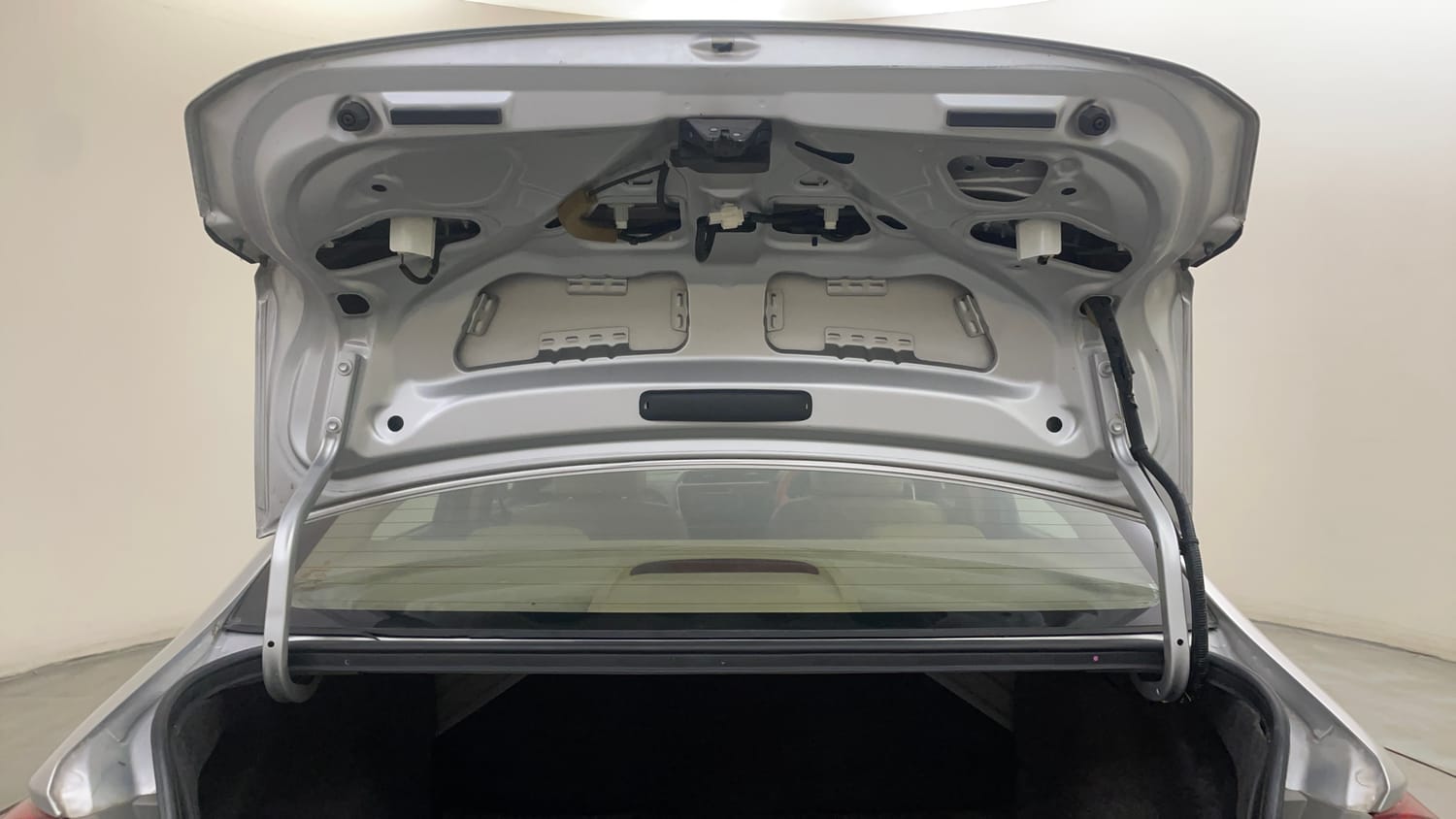 Used 2014 Honda City VX Diesel Diesel Manual interior DICKY DOOR OPEN VIEW