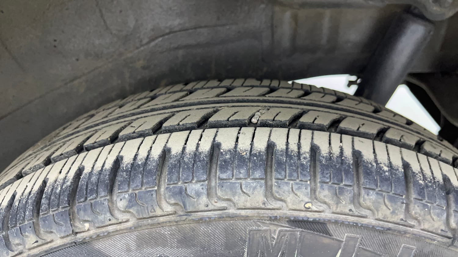 Used 2012 Maruti Suzuki Wagon R 1.0 VXi Petrol Manual tyres LEFT REAR TYRE TREAD VIEW