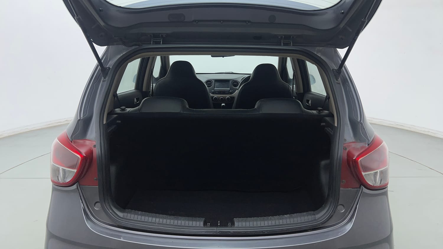 Used 2018 Hyundai Grand i10 Sportz AT 1.2 Kappa VTVT Petrol Automatic interior DICKY INSIDE VIEW