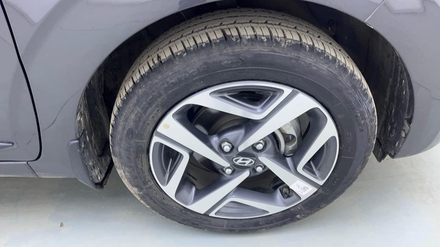Used 2026 Hyundai Aura SX Plus 1.2 AMT Petrol Petrol Automatic tyres RIGHT FRONT TYRE RIM VIEW