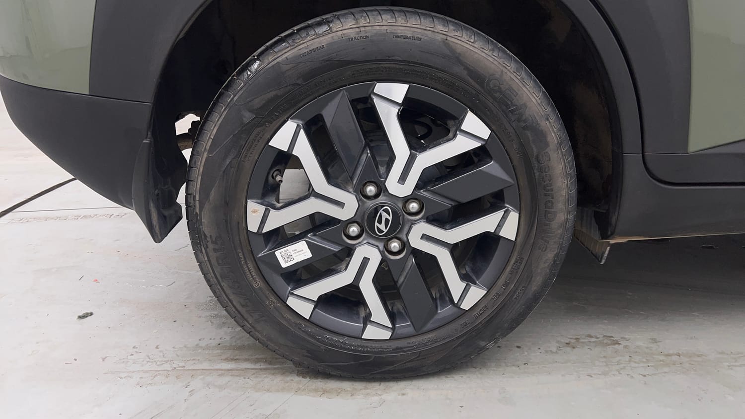 Used 2023 Hyundai Exter SX (O) Connect 1.2 AMT Petrol Automatic tyres RIGHT REAR TYRE RIM VIEW
