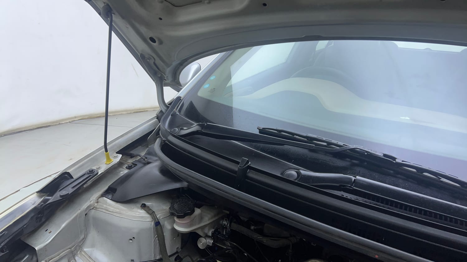 Used 2018 Hyundai Elite i20 Asta 1.2 Petrol Manual engine ENGINE RIGHT SIDE HINGE & APRON VIEW