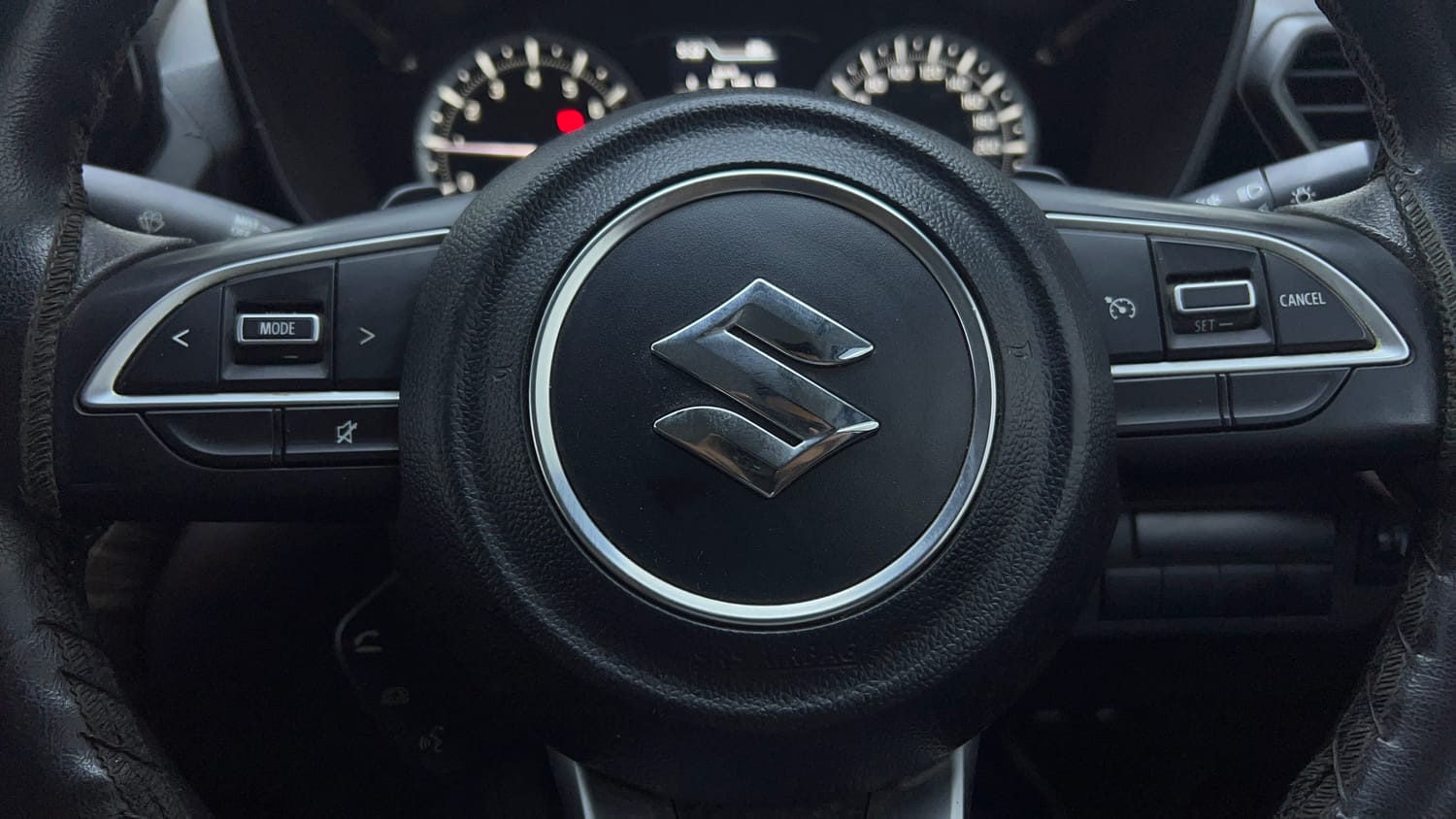 Used 2023 Maruti Suzuki Grand Vitara Delta Smart Hybrid AT Petrol Automatic top_features Airbags