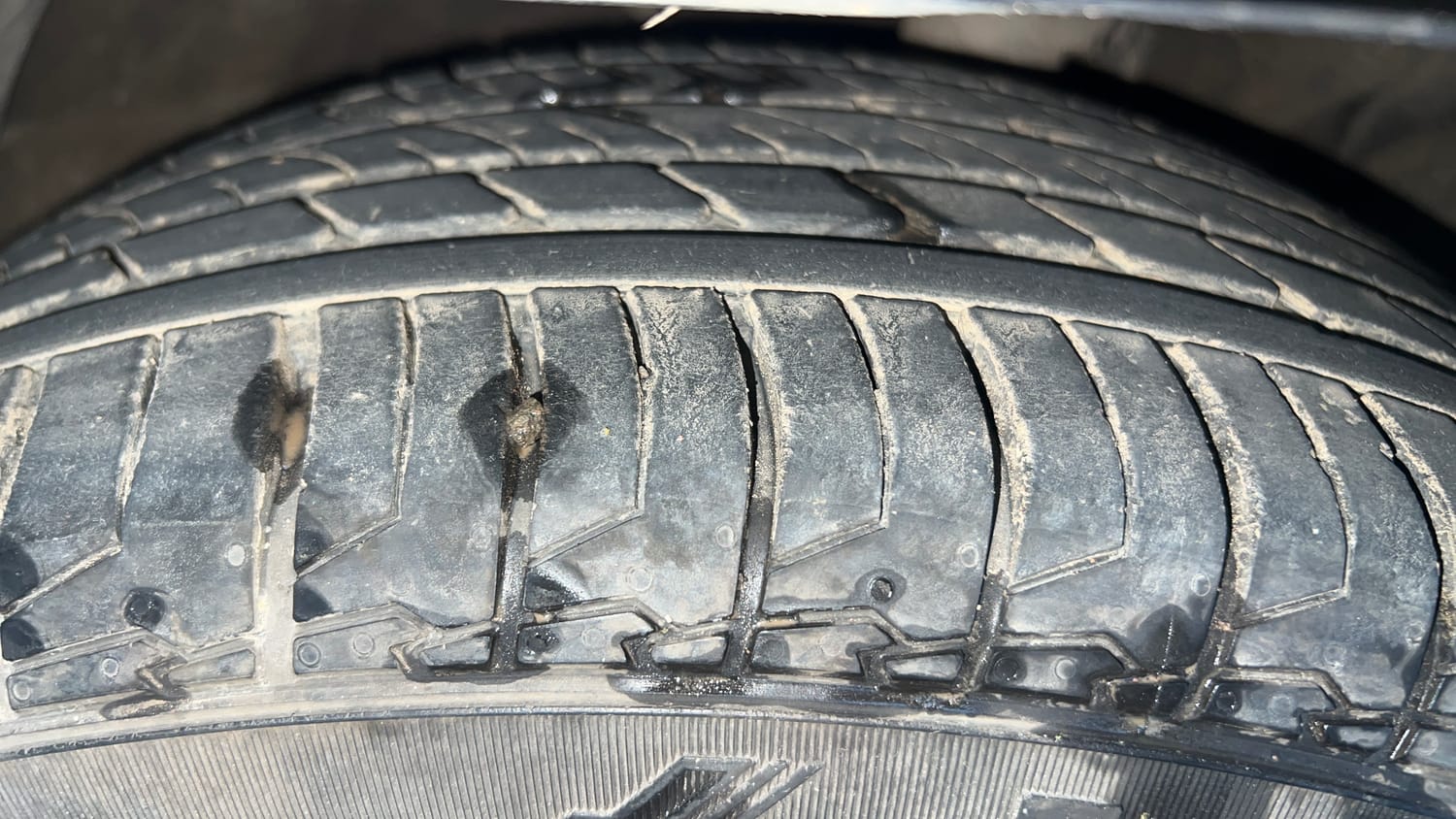 Used 2016 Hyundai Creta 1.6 SX Plus AT Petrol Petrol Automatic tyres RIGHT FRONT TYRE TREAD VIEW