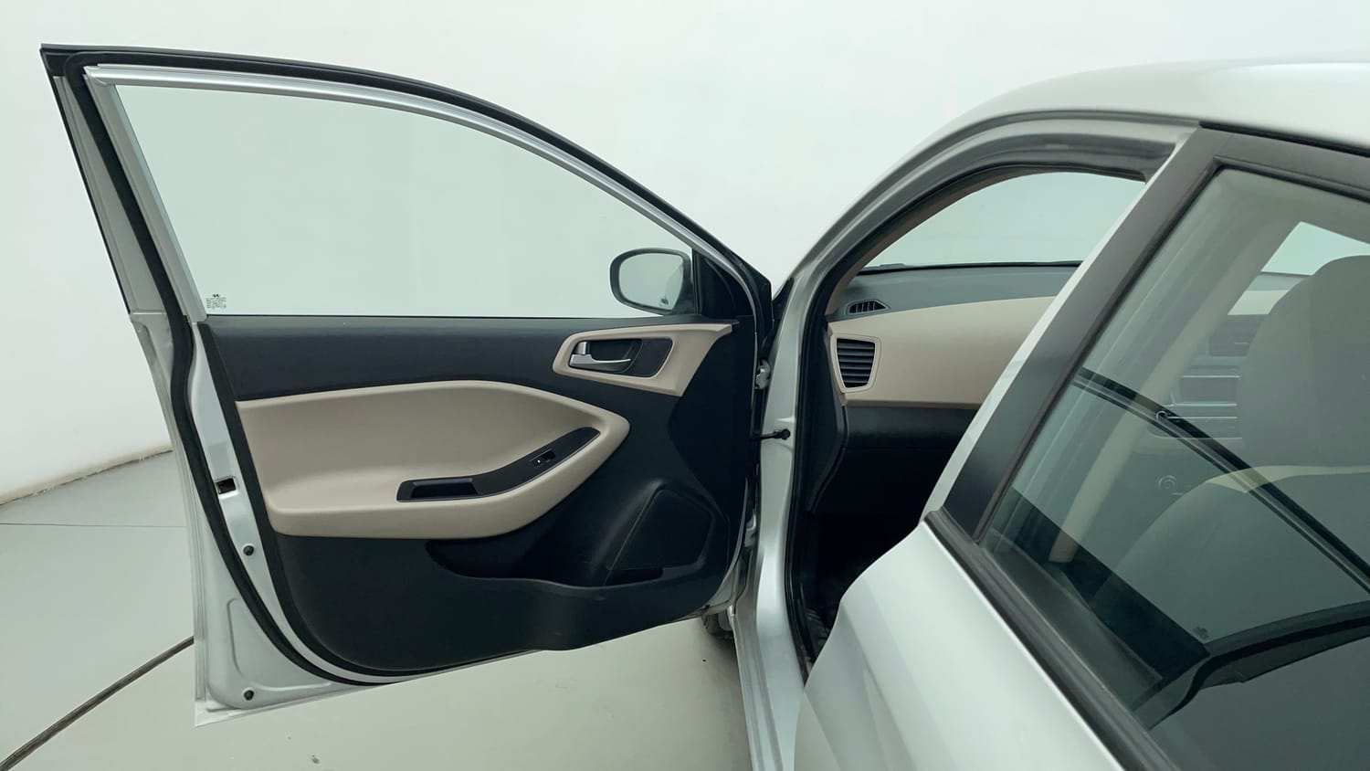 Used 2015 Hyundai Elite i20 Sportz 1.2 Petrol Manual interior LEFT FRONT DOOR OPEN VIEW