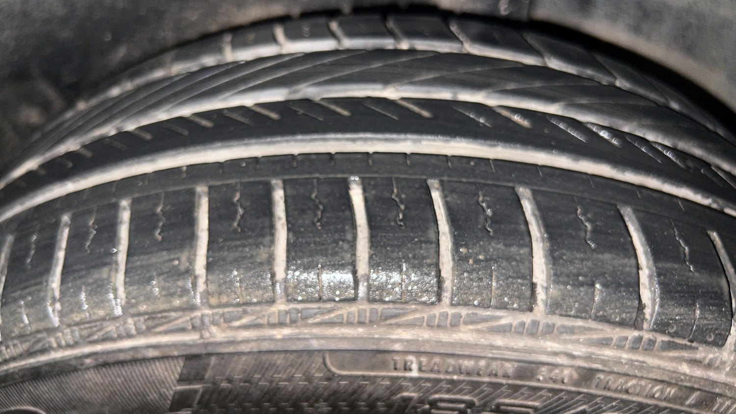 Used 2016 Volkswagen Polo Highline1.2L (P) Petrol Manual tyres LEFT REAR TYRE TREAD VIEW