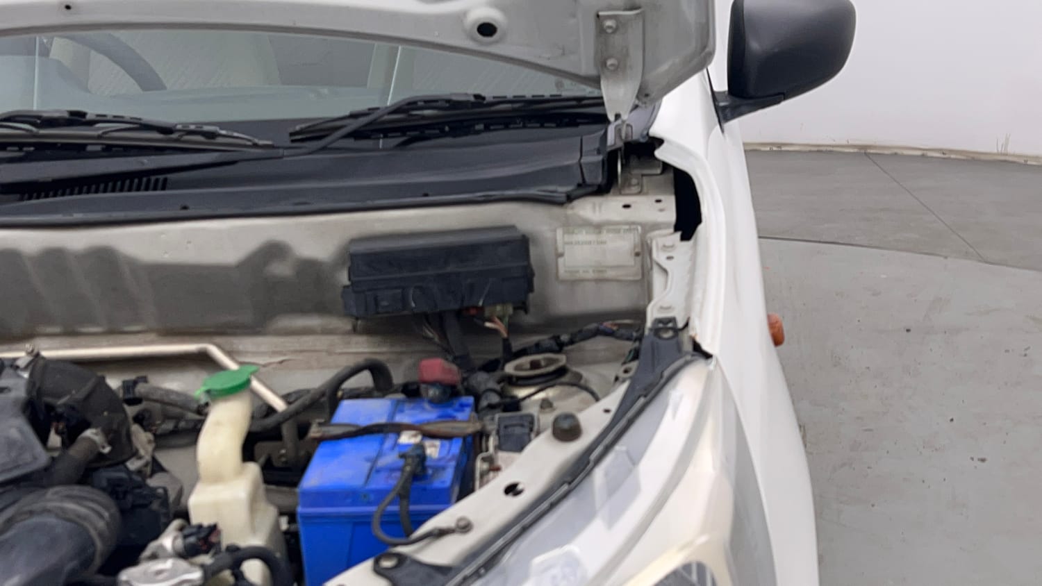 Used 2016 Maruti Suzuki Alto K10 VXi Petrol Manual engine ENGINE LEFT SIDE HINGE & APRON VIEW