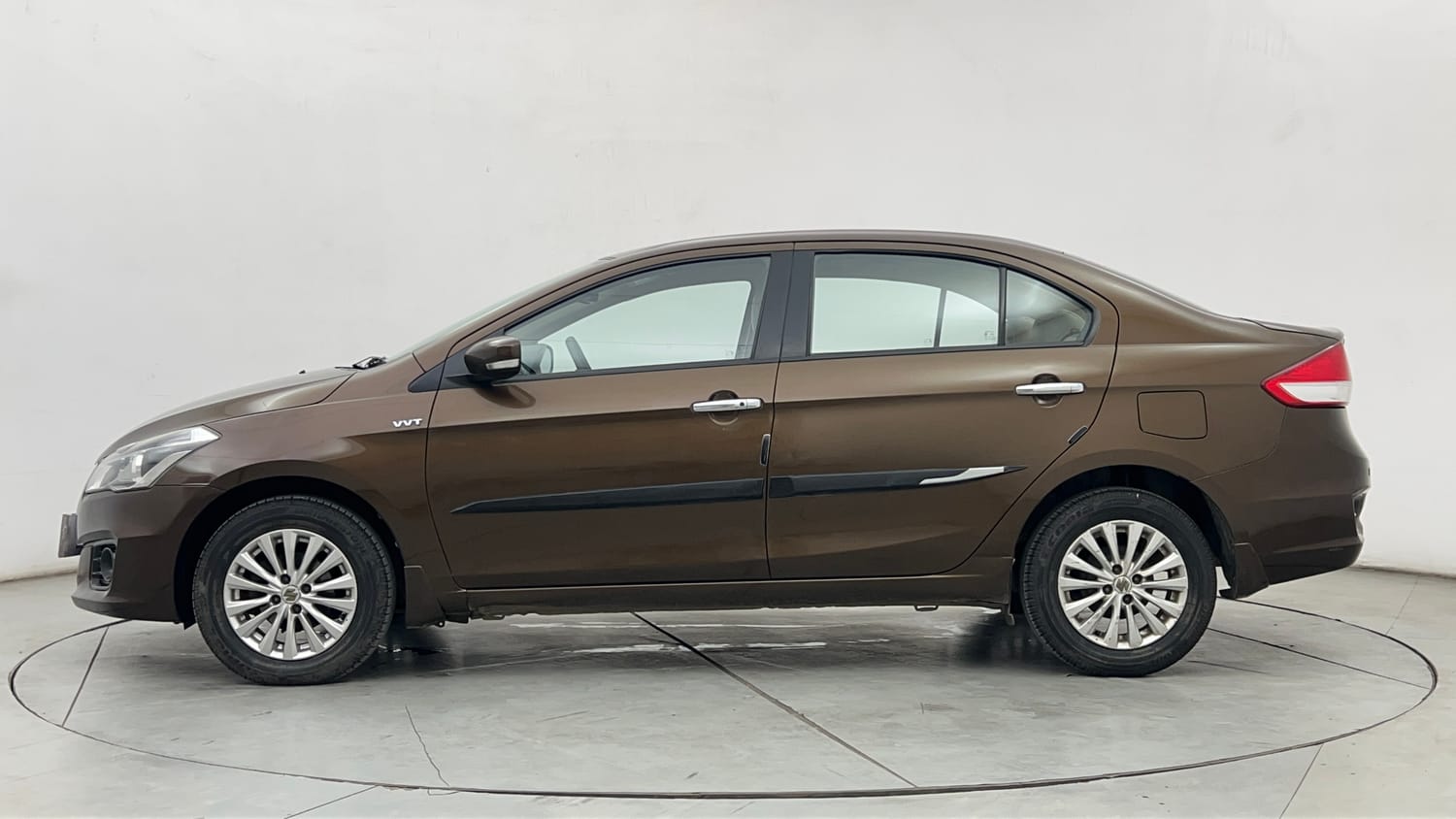 Used 2015 Maruti Suzuki Ciaz ZXi  AT Petrol Automatic exterior LEFT SIDE VIEW