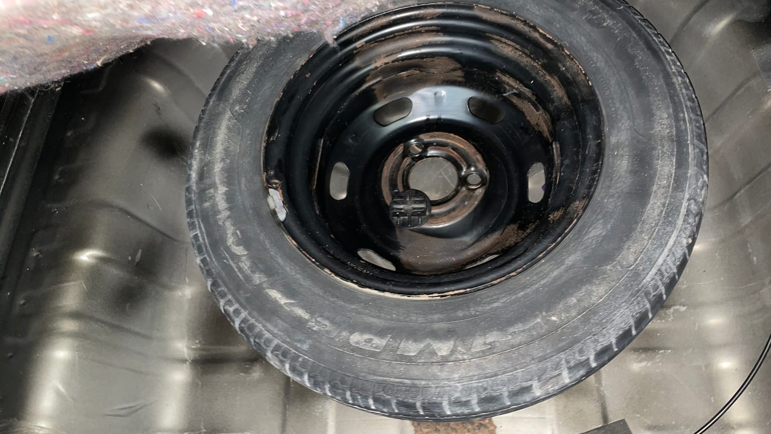 Used 2017 Renault Kwid 1.0 RXT AMT Petrol Automatic tyres SPARE TYRE VIEW