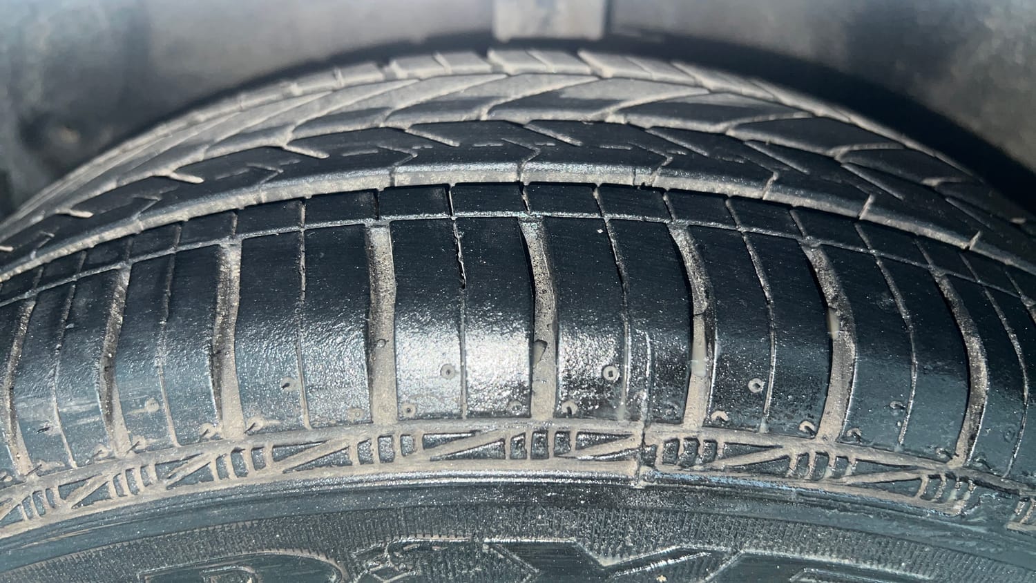 Used 2016 Hyundai Grand i10 Sportz 1.2 Kappa VTVT Petrol Manual tyres LEFT FRONT TYRE TREAD VIEW