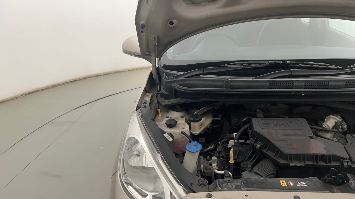Used 2022 Hyundai Santro Sportz Petrol Manual engine ENGINE RIGHT SIDE HINGE & APRON VIEW
