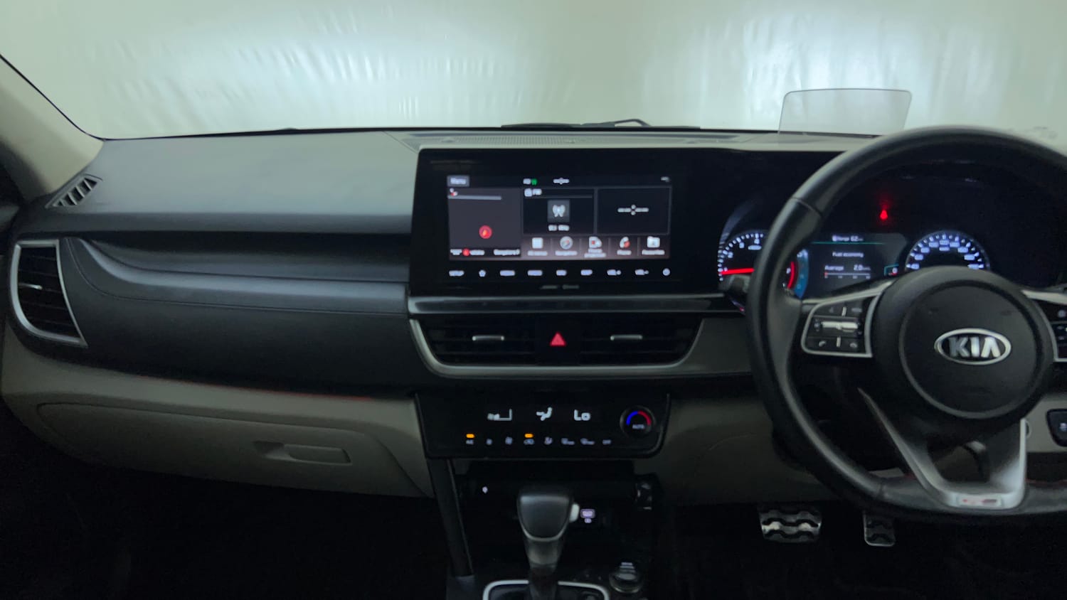 Used 2020 kia Seltos GTX Plus DCT 1.4 Petrol Automatic interior MUSIC SYSTEM & AC CONTROL VIEW