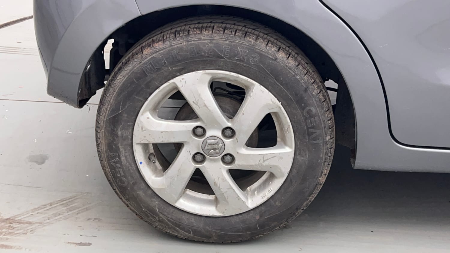 Used 2015 Maruti Suzuki Celerio ZXi Petrol Manual tyres RIGHT REAR TYRE RIM VIEW